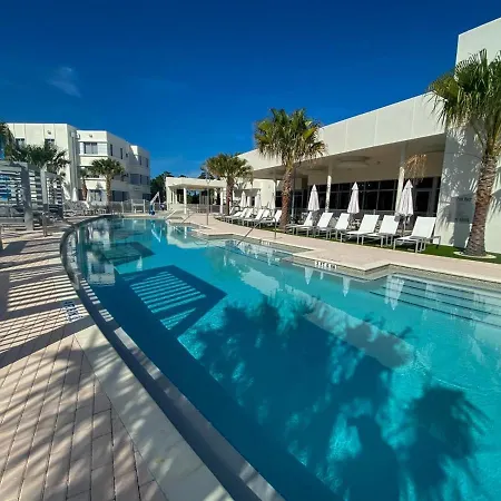 Stylish Modern 3 Bedroom Apartment With Amenities